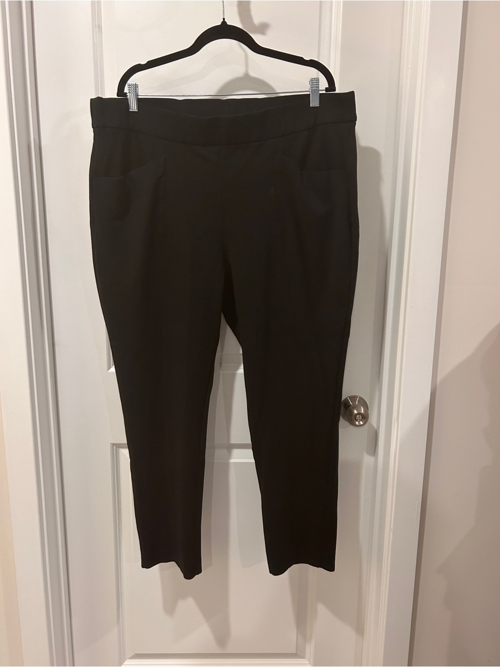 Ava & Viv Black Cropped Ponte Ankle Pants